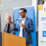 Cool in die Schul' Mobilitätslandesrat Landesrat Sebastian Schuschnig motiviert die Klimaschülerinnen Foto: Bacher Reisen Gernot Gleiss