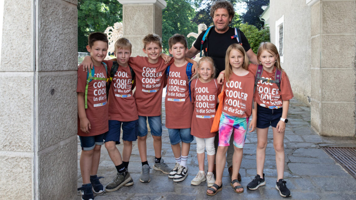 Volksschule Malta Schülerinnen mit Dir. Gerald Fellner Foto: Bacher Reisen Gernot Gleiss